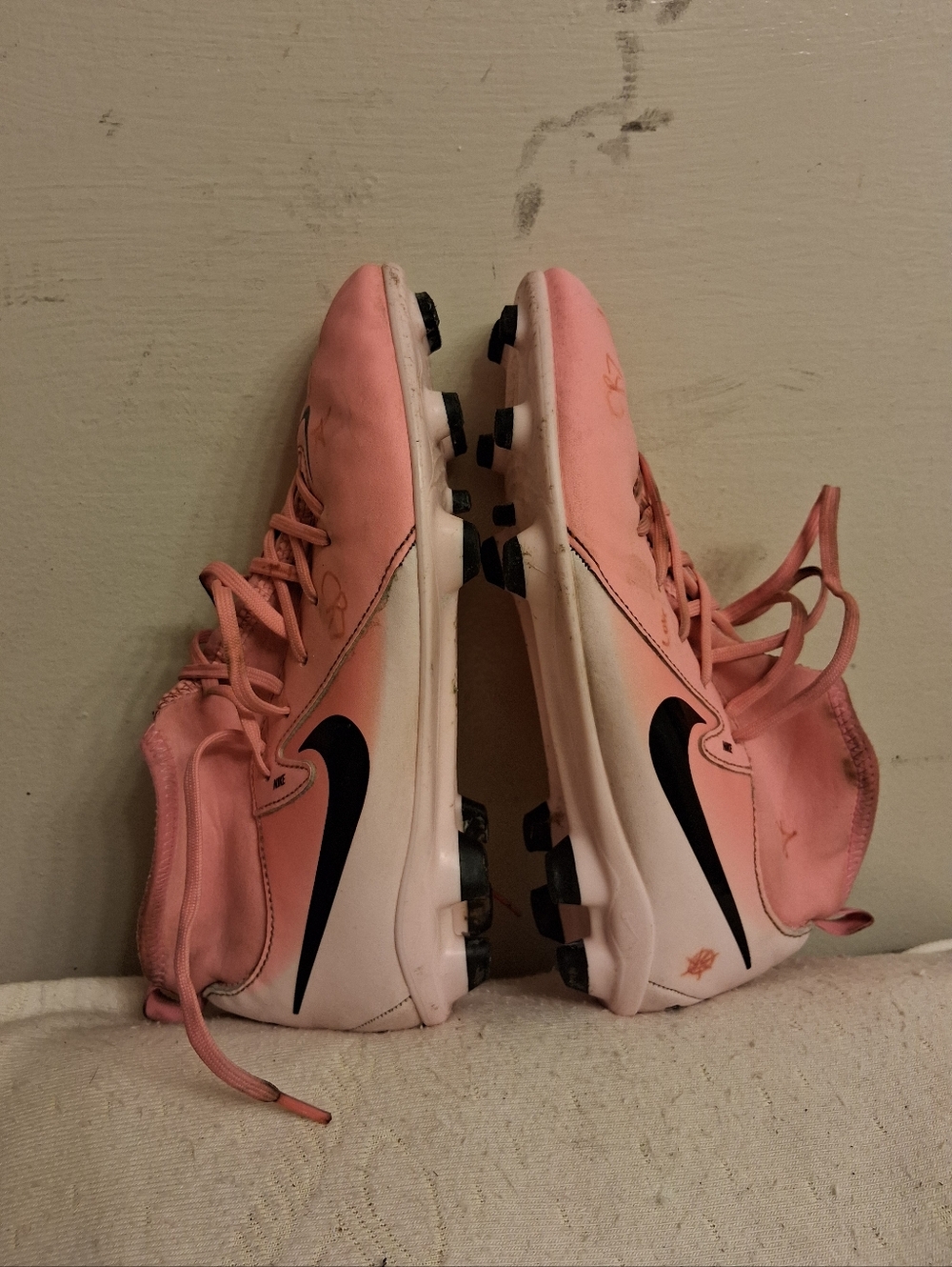 Nike PHANTOMLINA Pink Gradient Soccer Cleats with Black Swoosh GIRLS size 5Y